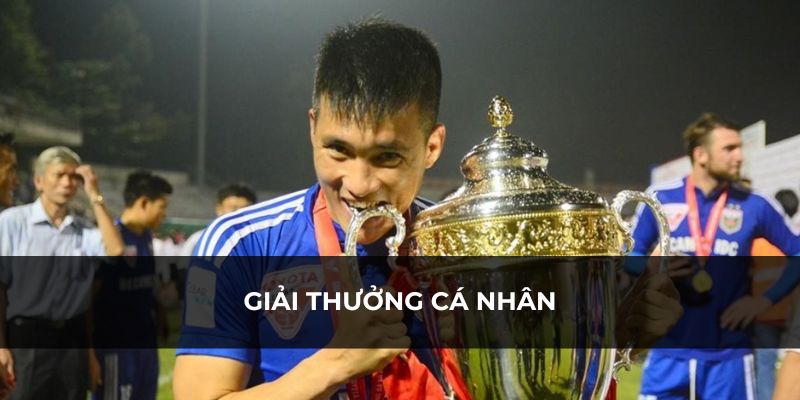 Nhiều giải thưởng cao quý của anh